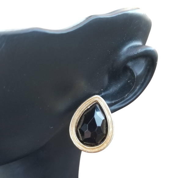 CAROL DAUPLAISE 1980s GOLDTONE & BLACK JEWEL TEARDROP DESIGN EARRINGS - Picture 1 of 5